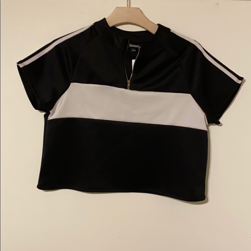 BRAND NEW! Black and white  zip up crop top
